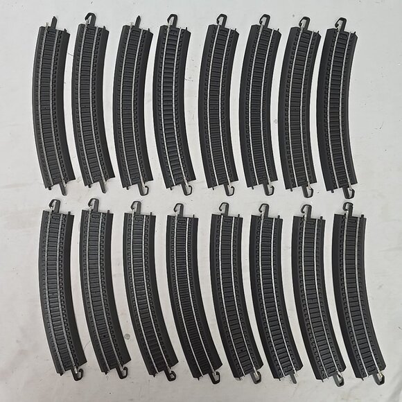 Lot Of 16 Bachmann Regular Curved E-Z Train Tracks HO Scale - Picture 1 of 6